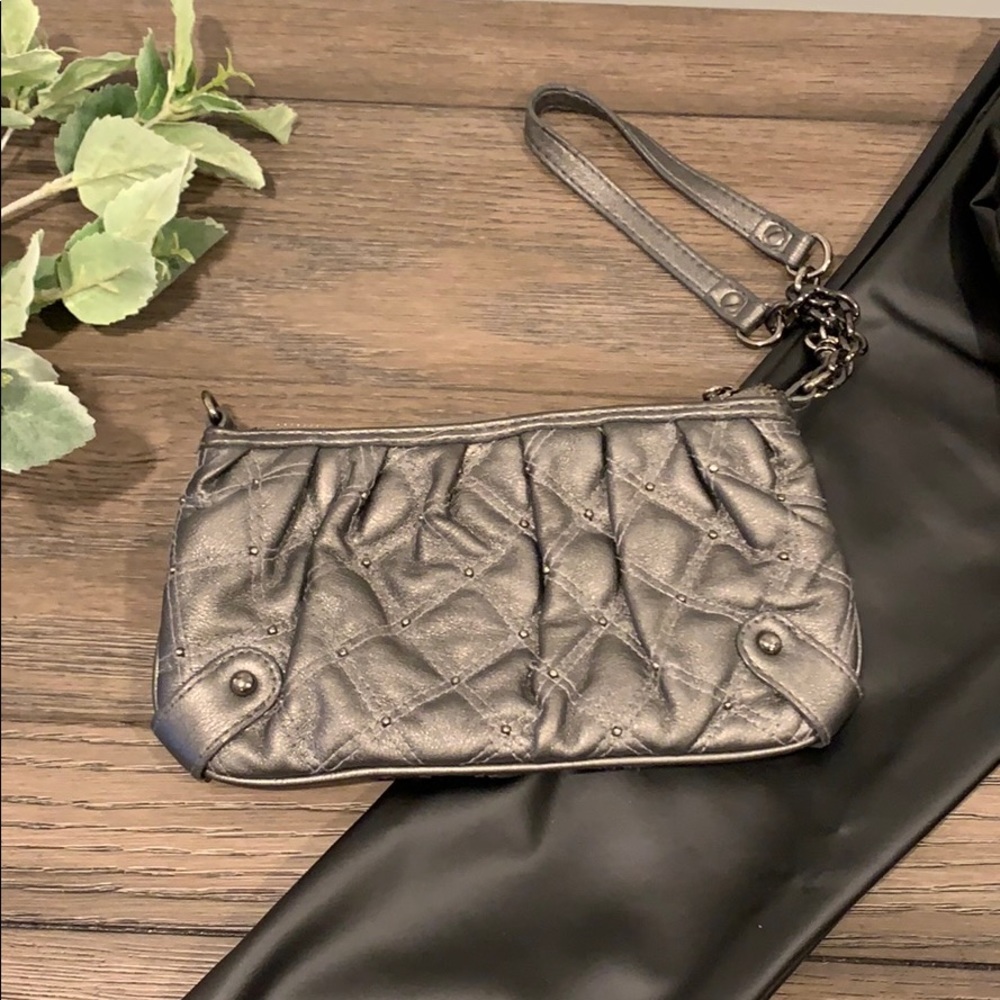 🛍 4 for $8 bundle deal: Dark silver purse/clutch